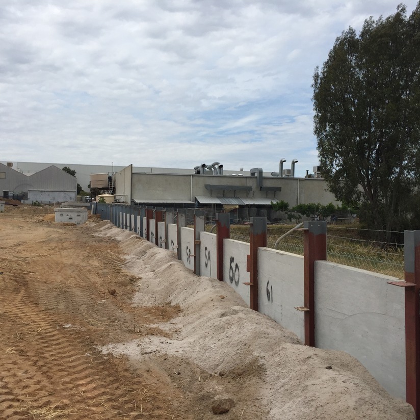 IMG 1838-soldier piles with infill precast concrete panels