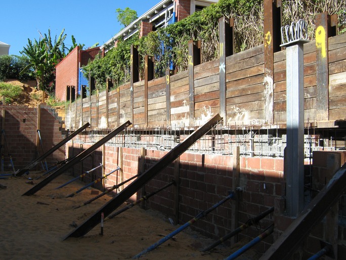 soldier piles+timber panel